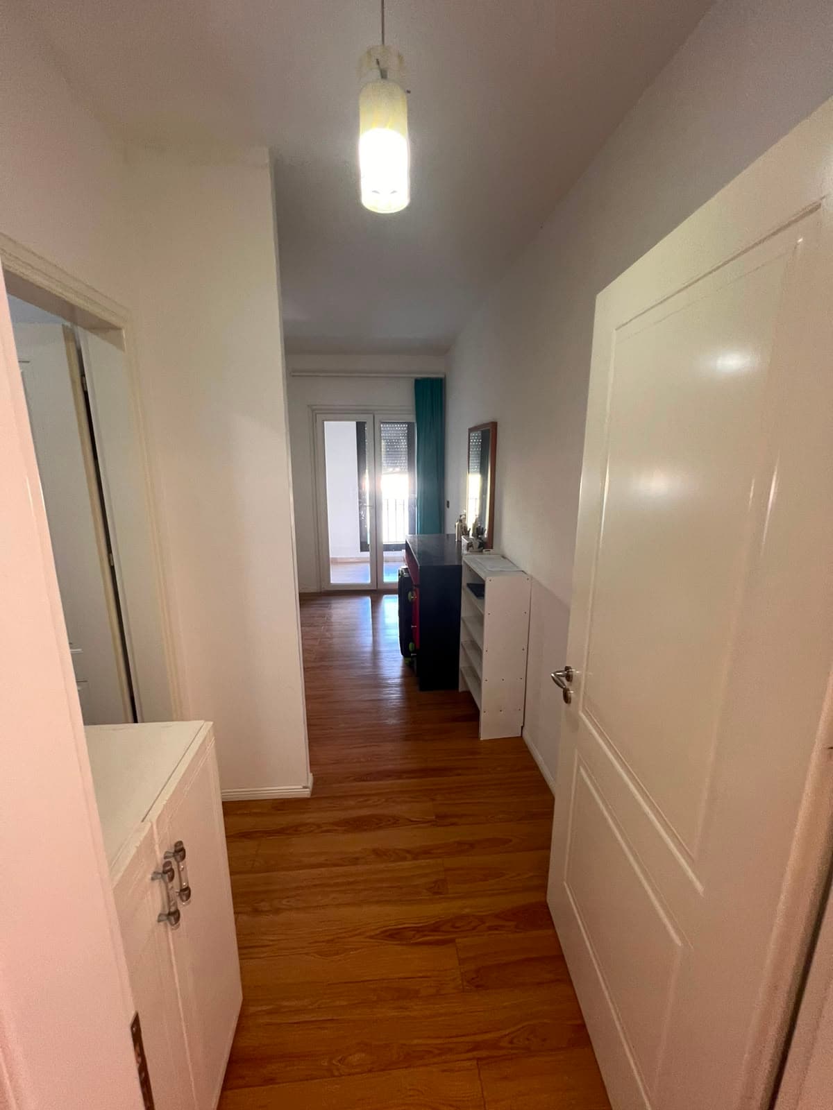 Jepet me qera apartament 3+1 pranë shkollës “2 Gjelat”, Durrës! 3