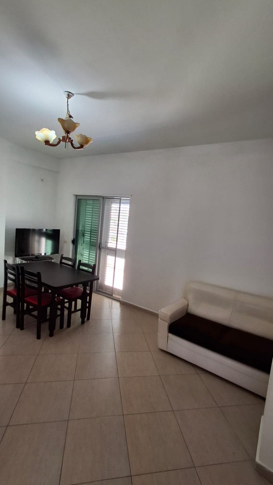 Jepet apartament me qira – Eftali Koçi! 3