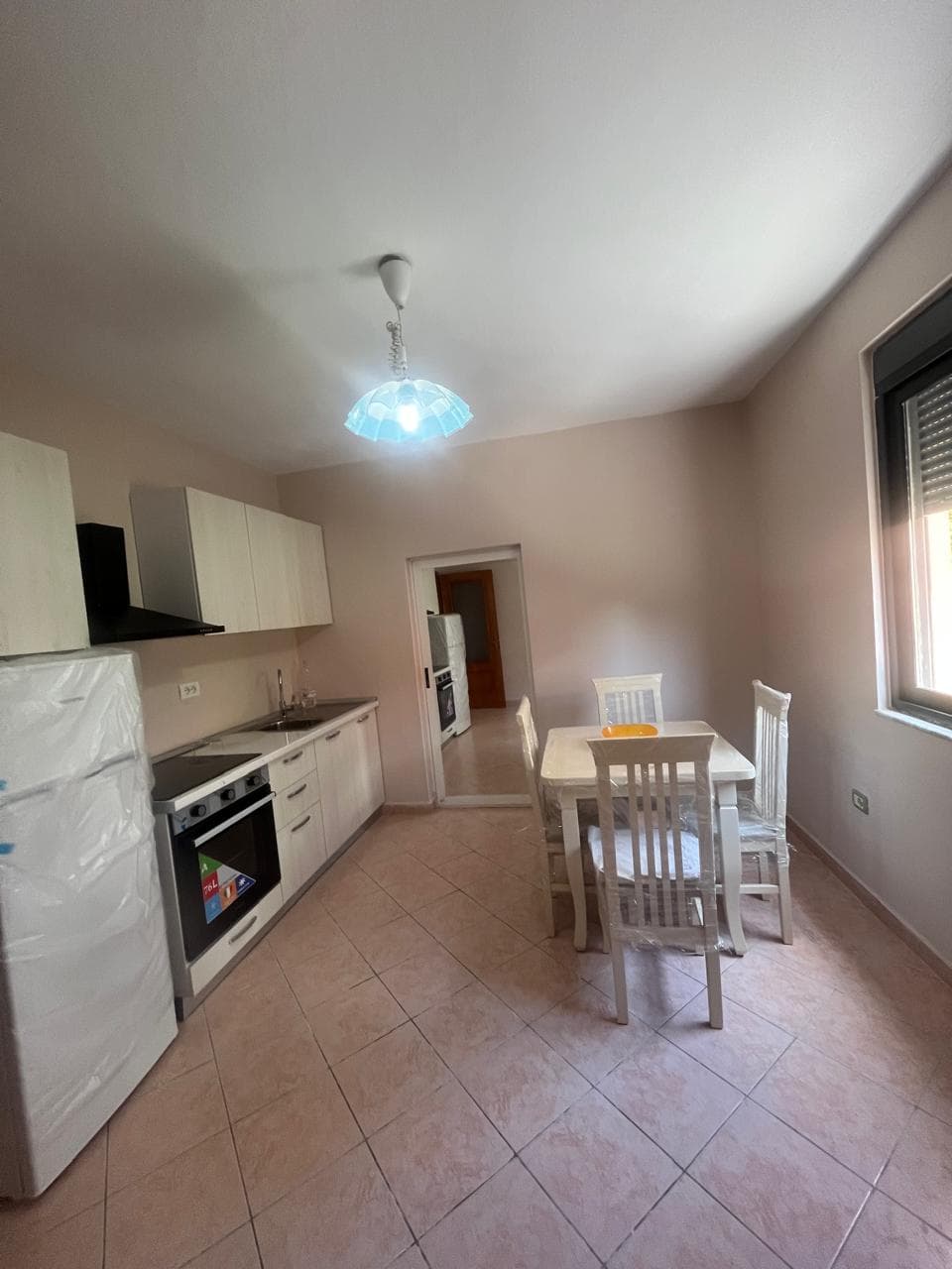 Jepet me qira apartament 1+1 në qendër të Durrësit – Pranë Muzeut të Dëshmorëve 3