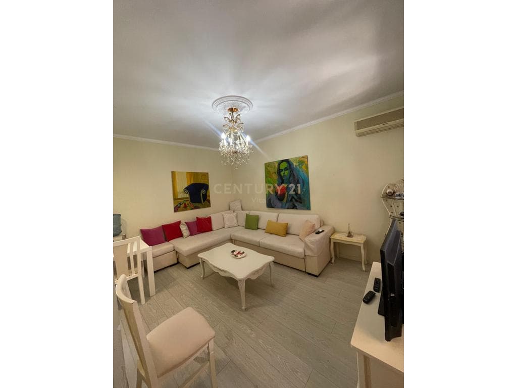 Jepet me Qira Apartament 2+1 – Përballë Gjykatës, Durrës! 2