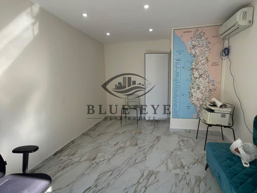Ambjent Biznesi Me Qira Rruge Kryesore në Plazh, Durrës! 2