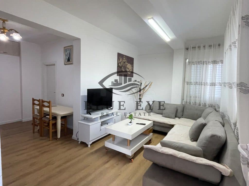 Jepet me qira kati i dyte i nje shtëpie private 1+1 në Ish kënete, Durrës!