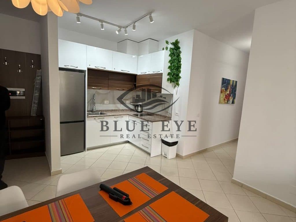 🏡 SHITET APARTAMENT 2+1 ME VERANDË TË MADHE – PLAZH, DURRËS