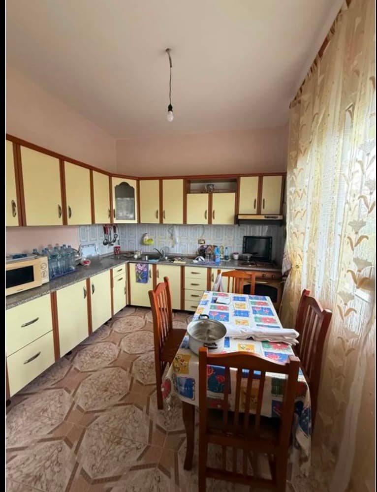 Vilë per Shitje 3+1, 3 Kateshe + garazh dhe ambjent pune ,Spitalle Durrës 2