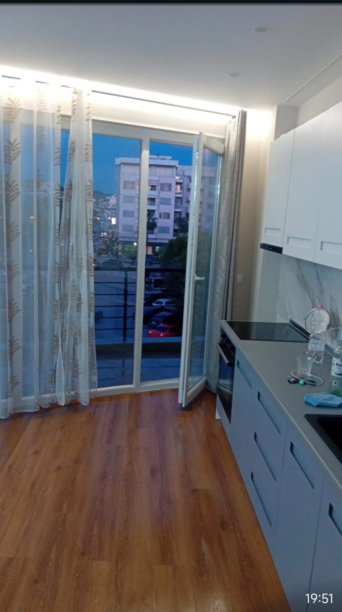 Jepet me Qira Apartament 1+1 në Golem – Hotel Flower 4