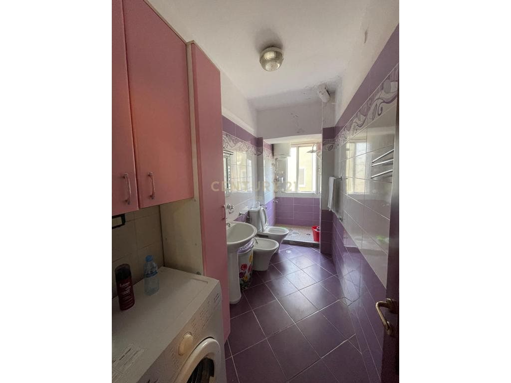 Jepet me Qira Apartament 2+1 – Përballë Gjykatës, Durrës! 4