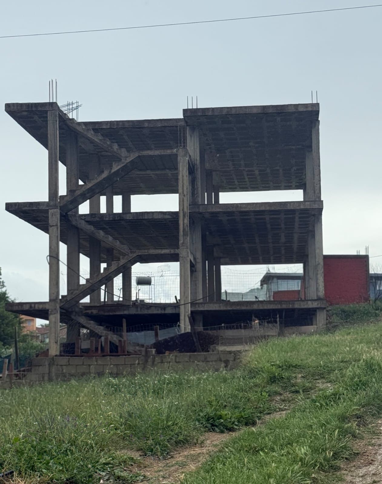 Shitet Shtepi karabina 3 kateshe në Arapaj Durrës 4