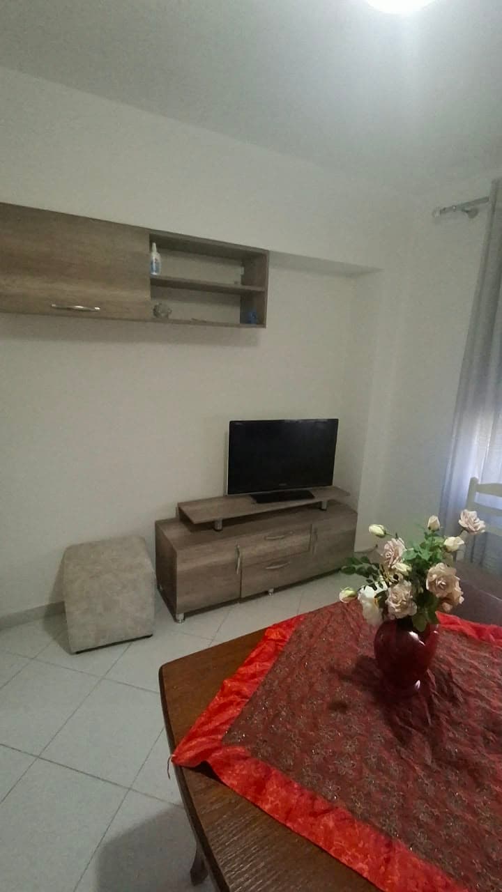 JEPET ME QIRA APARTAMENT 1+1 – PRANË SPITALIT, DURRËS! 3