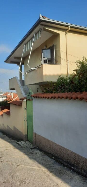 Vile 2-kateshe per Shitje,plus bodrum ne Rrashbull -Durres!