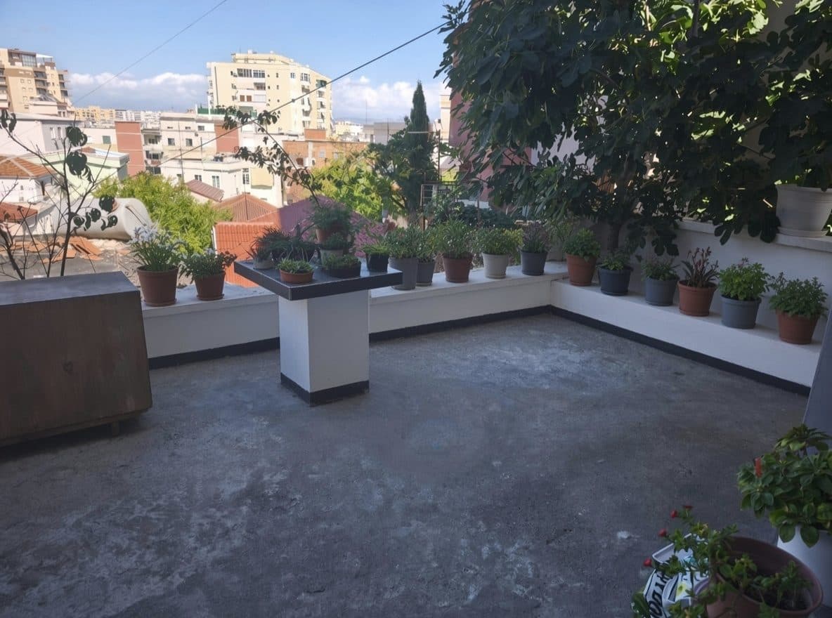 JEPET ME QERA – KATI I PARE I NJE SHTEPIE PRIVATE ,PREFEKTURA DURRES