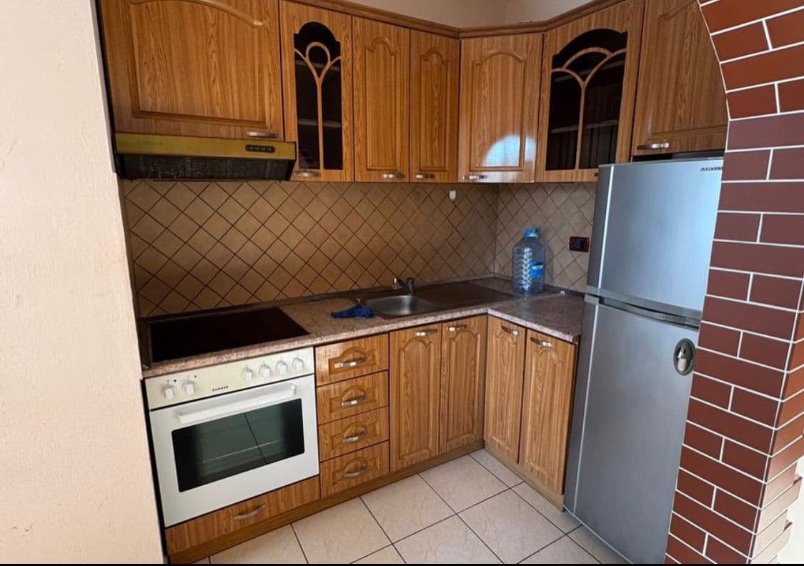 Apartament 1+1 me qera në zonën e Stadiumit, Durrës !