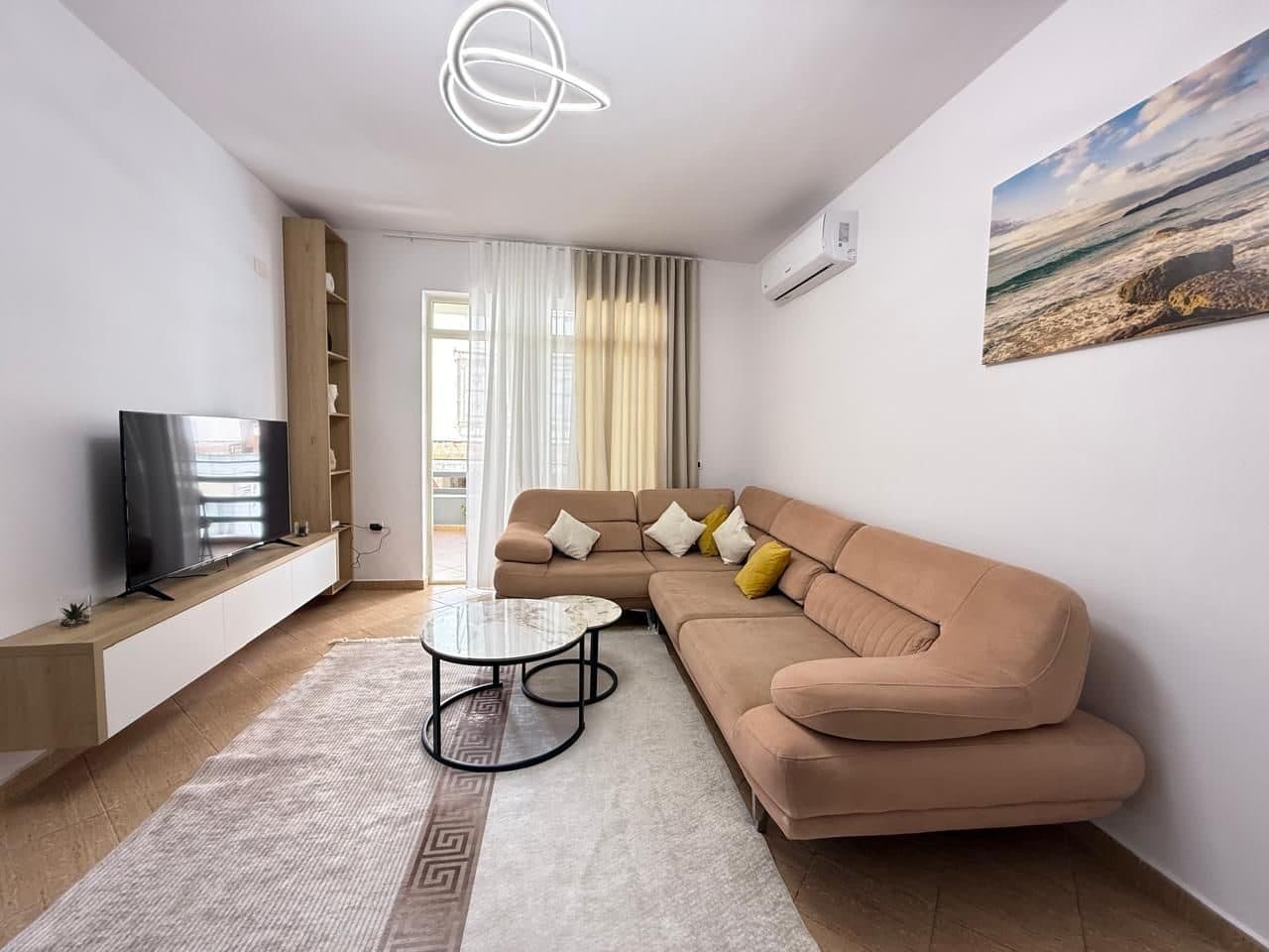 Jepet me qira apartament 2+1+1 pranë Tregut Veror, Plazh – Durrës