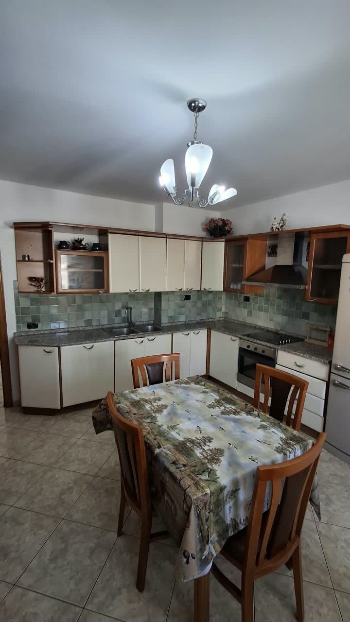 Jepet me qira apartament 2+1 – Spitali Amerikan, Durrës!