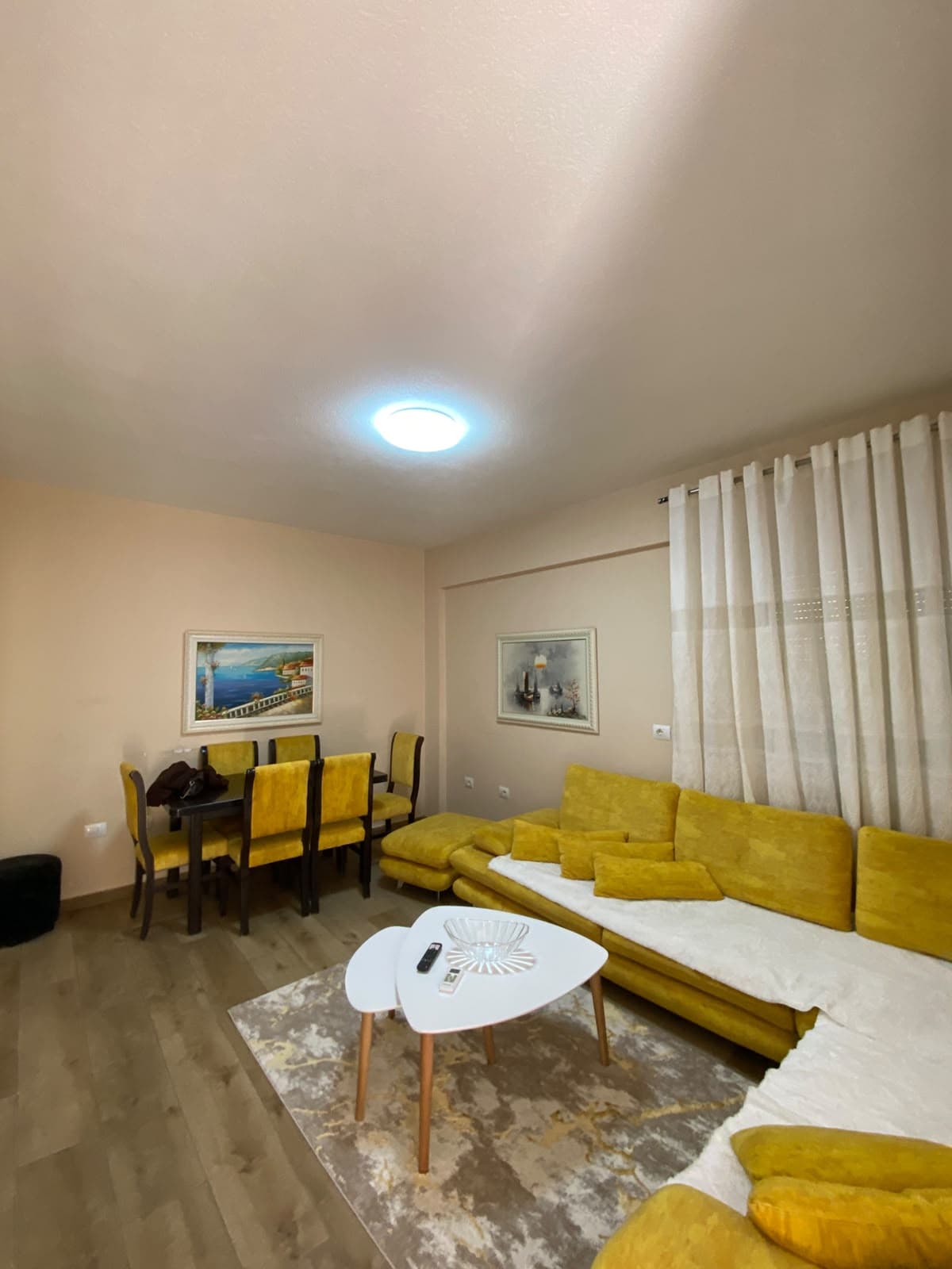 JEPET ME QIRA – APARTAMENT 2+1 PRANË GJYKATËS