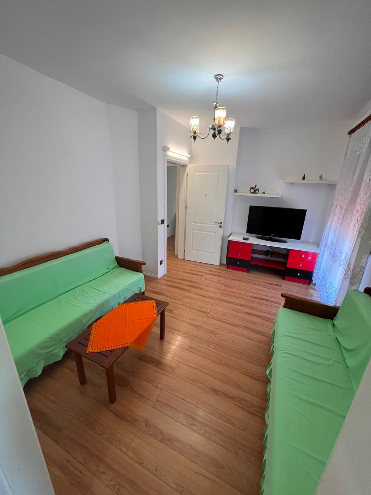 Jepet me qera apartament 3+1 pranë shkollës “2 Gjelat”, Durrës! 4