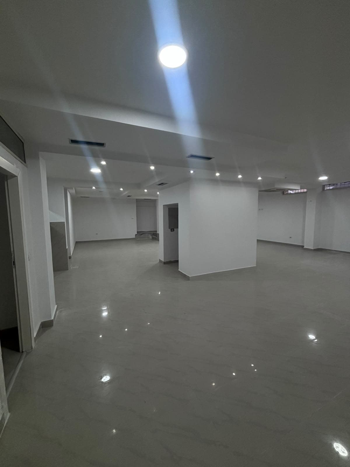 Ambient Komercial Me Qira në Stadiumi, Durrës. 4