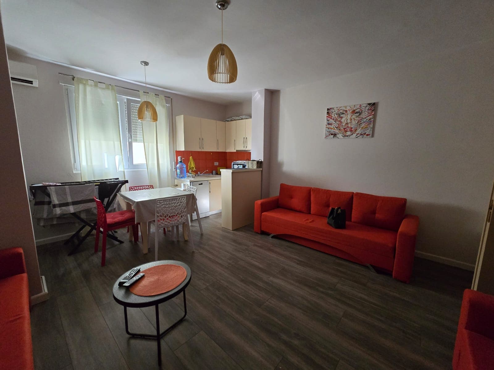 Studio Me Qira, Shkëmbi i Kavajës, Durrës!