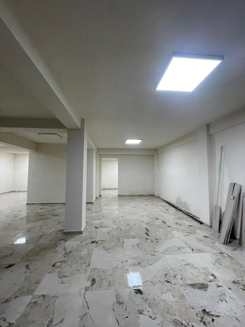 Dyqan 1+1 Me Qira në Kryqi i Kuq, Durres 3