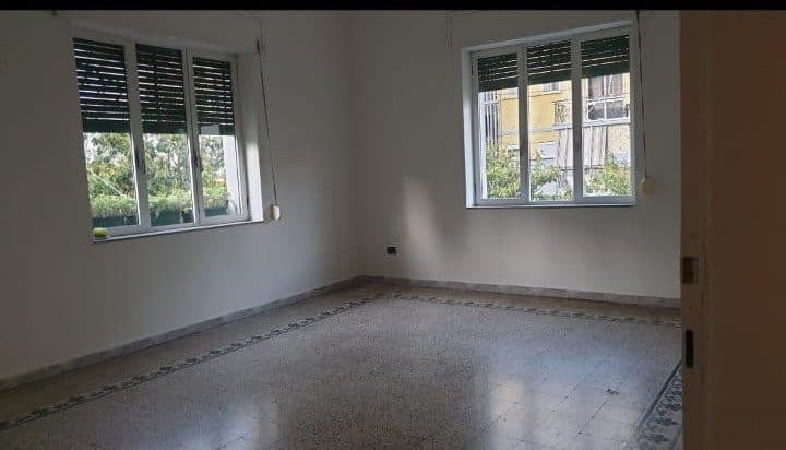 Ofrohet me Qira Ambient Biznesi pranë Gjykatës! 2