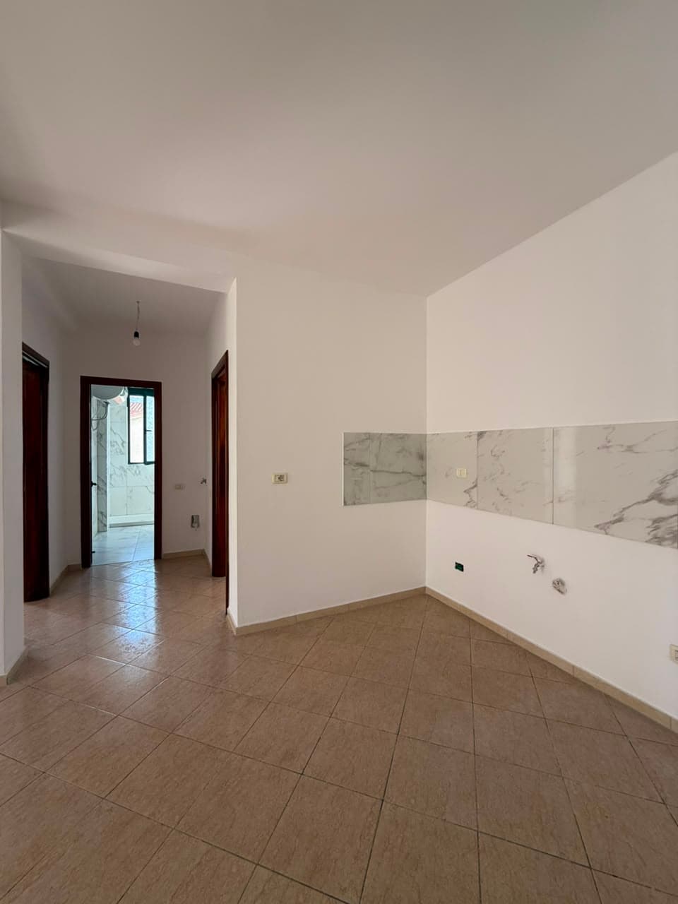 Apartament 2+1 per Shitje+ 2 Poste Parkimi në Plazh Teuta, Durrës! 3