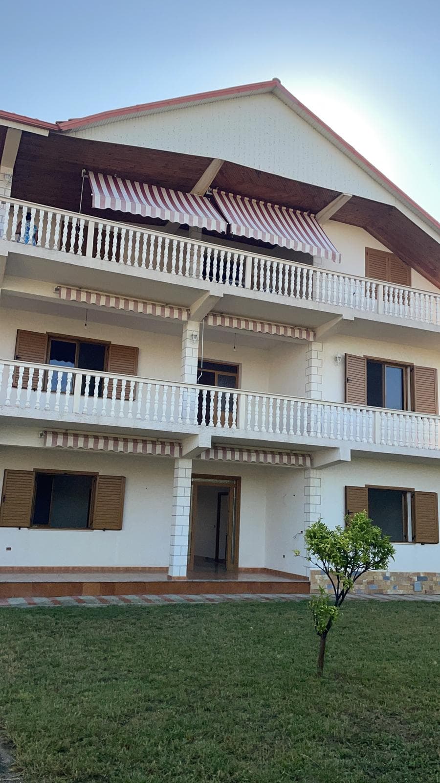 VILË 3-KATËSHE ME QIRA – QERRET, DURRËS