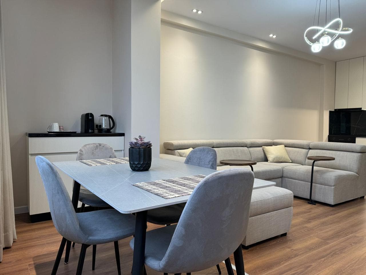 SHITET APARTAMENT 1+1 – ILIRIA, DURRËS | KOMPLEKSI FLORIDA
