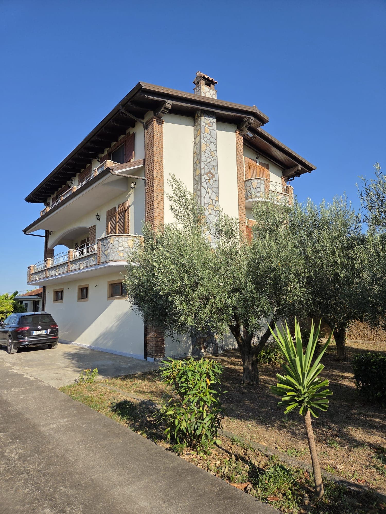 SHITET VILË 3-KATËSHE ME TRUALL 530 m² – SALLMONE, SHIJAK