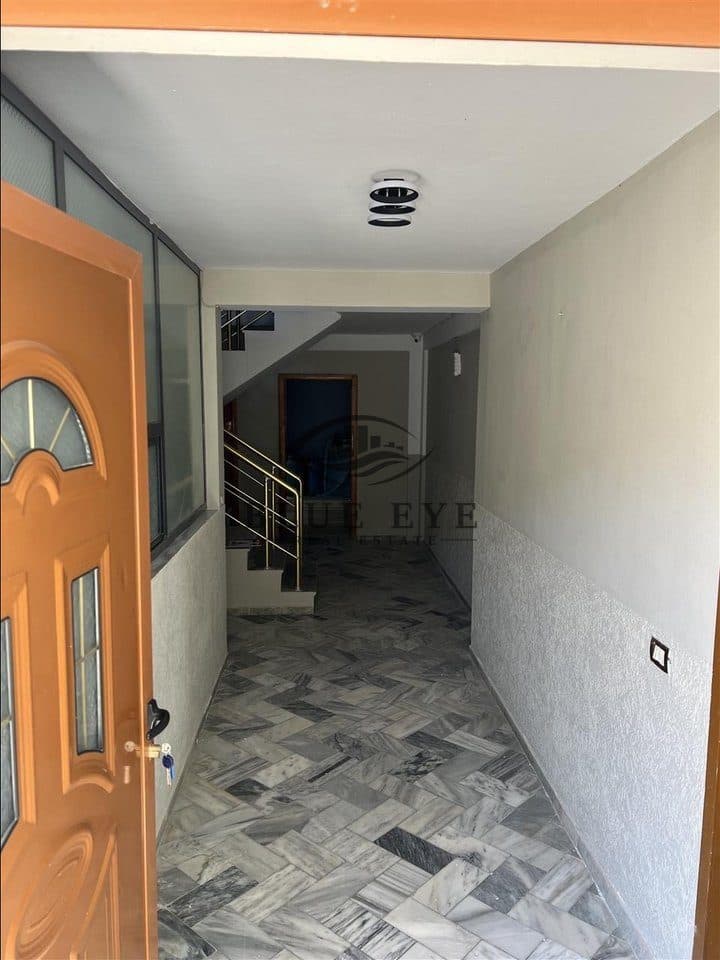 Objekt per shitje me 10 Garsoniere dhe Apartament 3+1, Kavaje! 2