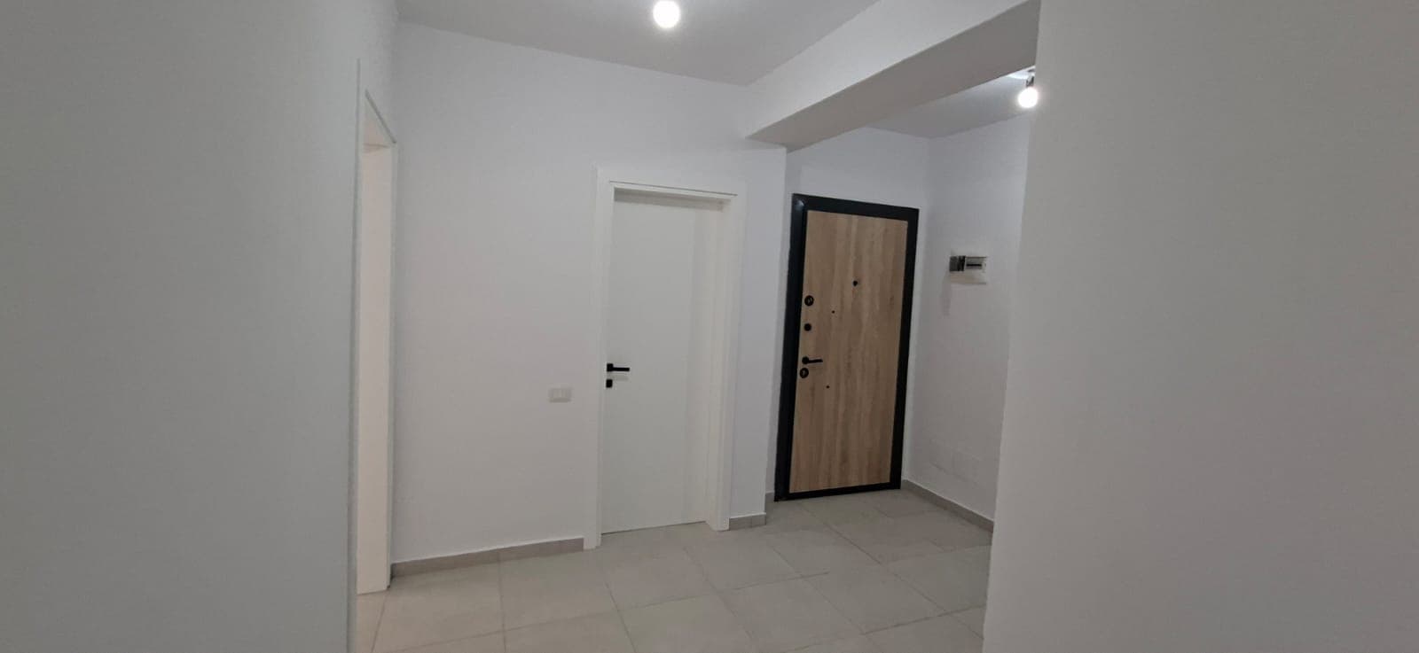 Shitet Apartament 3+1+2 pranë Tregut të Vogël Industrial! 2