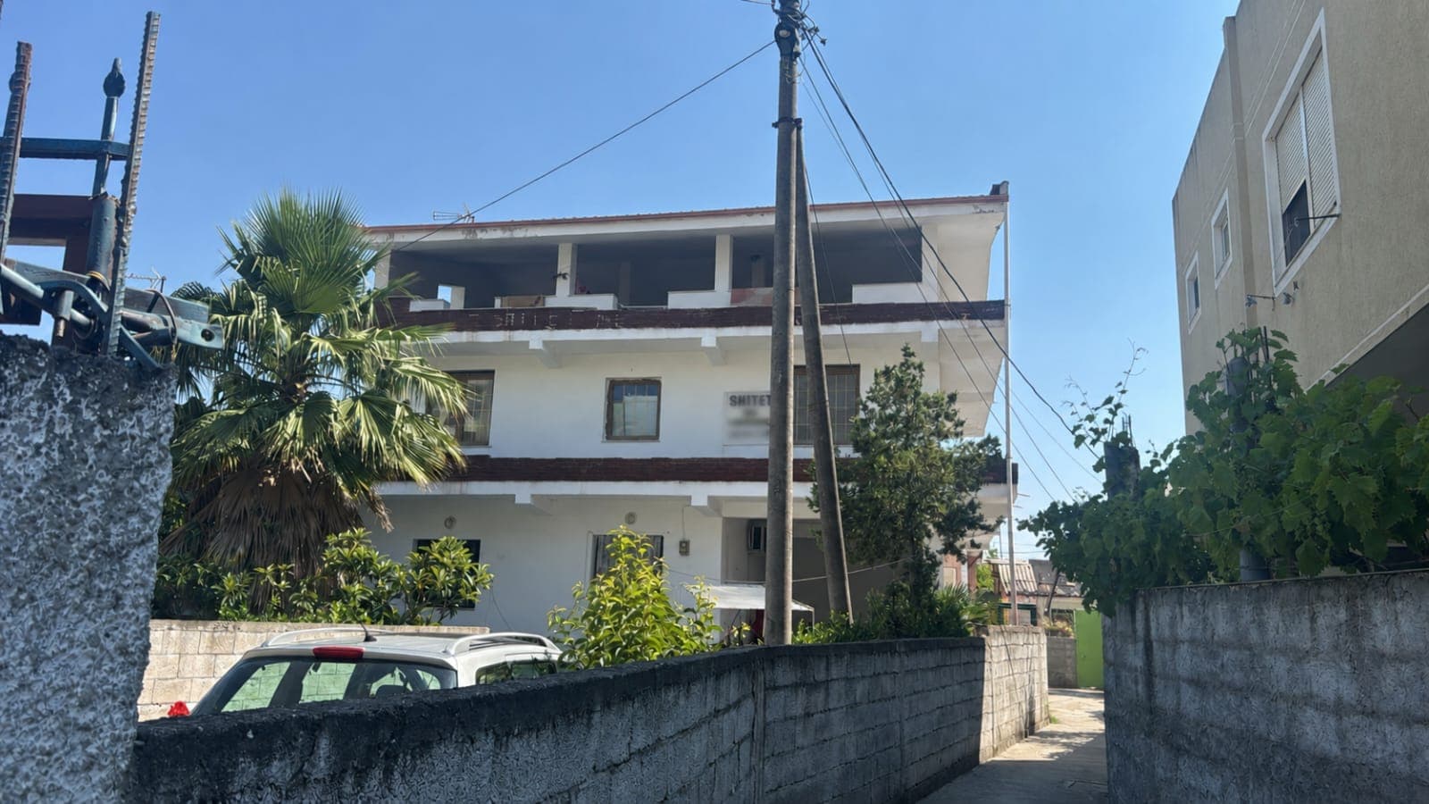 Vilë 3-katëshe në shitje – Hekurudha, Plazh!