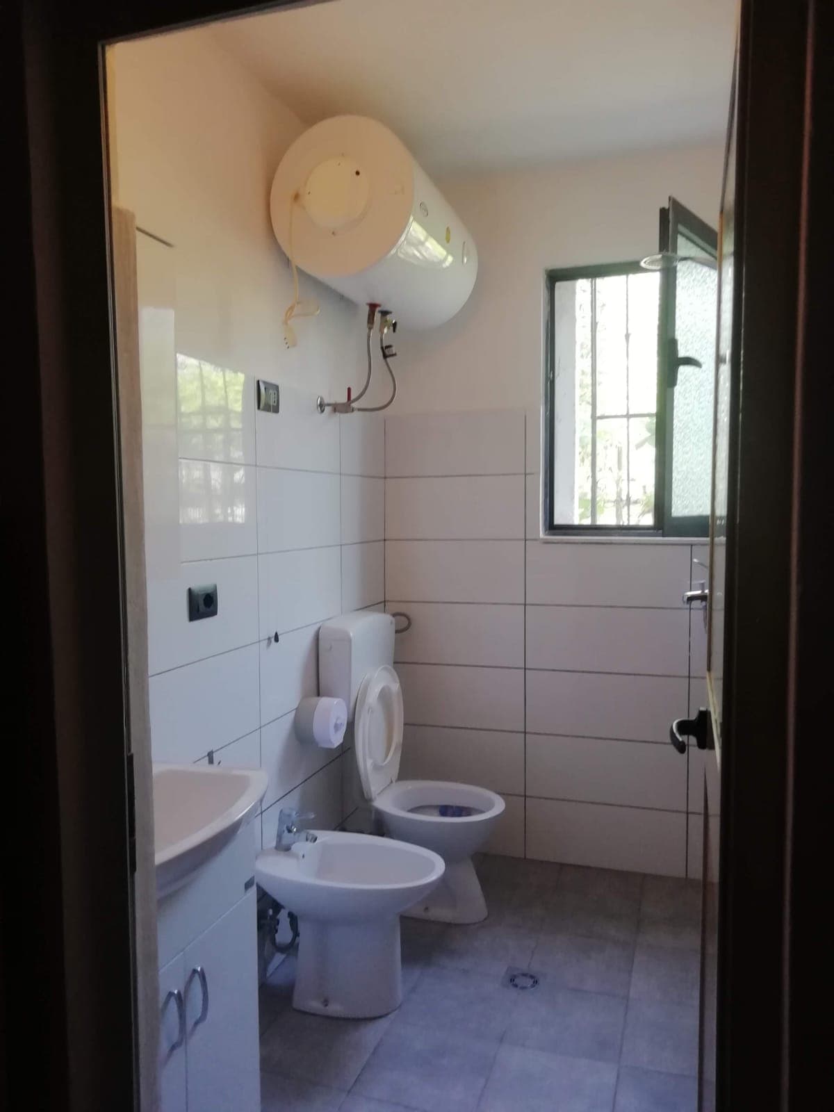 🏡🌊 JEPET KATI I PARE I NJE VILE 3+1 ME QIRA NË PLAZH TEUTA – DURRËS! 3