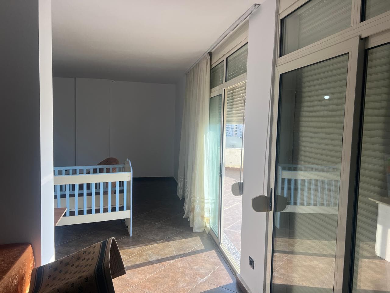 Jepet me qira apartament 2+1 – Shkëmbi i Kavajës!