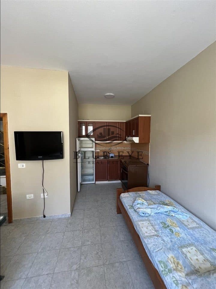 Objekt per shitje me 10 Garsoniere dhe Apartament 3+1, Kavaje! 4