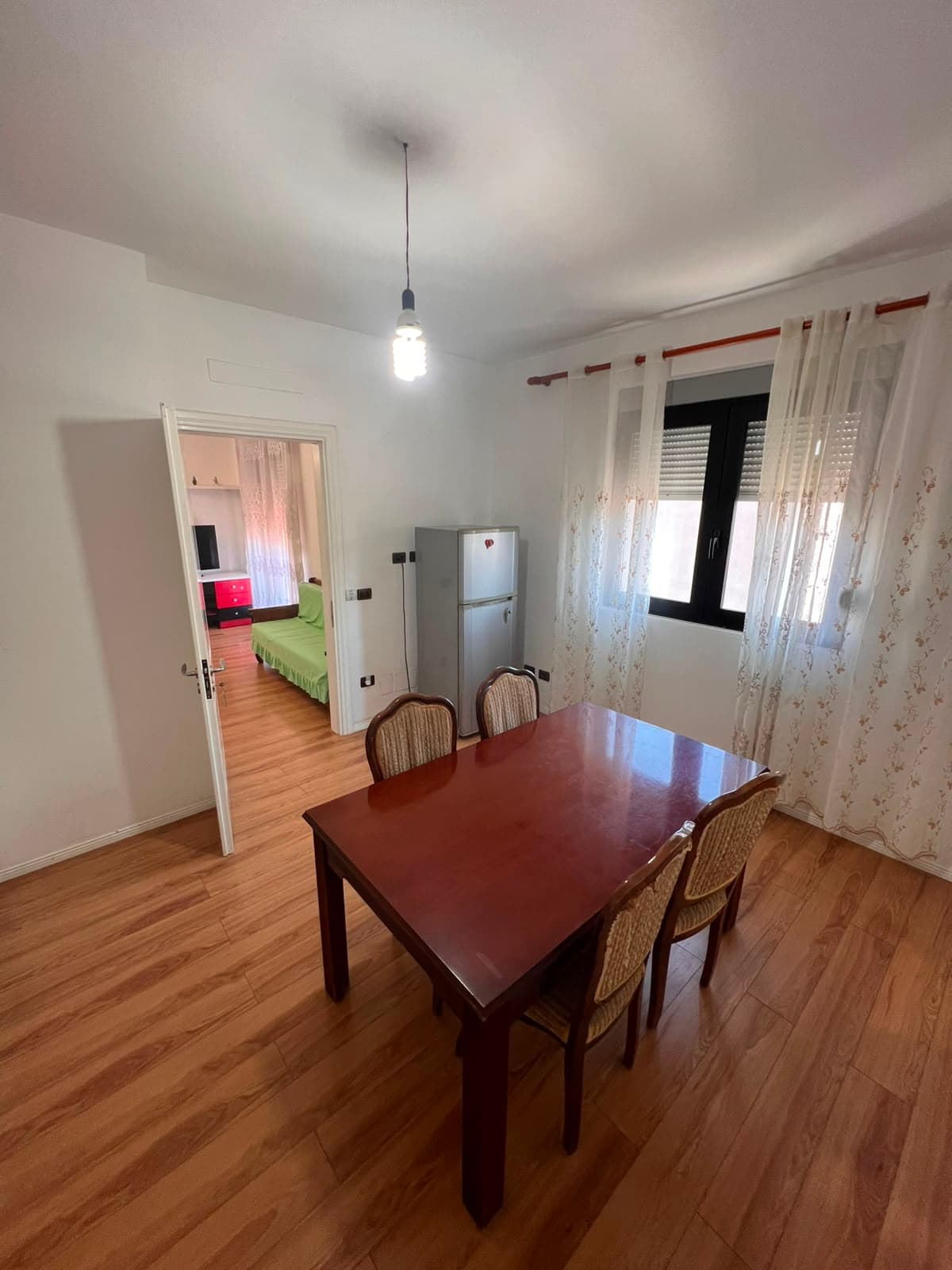 Jepet me qera apartament 3+1 pranë shkollës “2 Gjelat”, Durrës! 2
