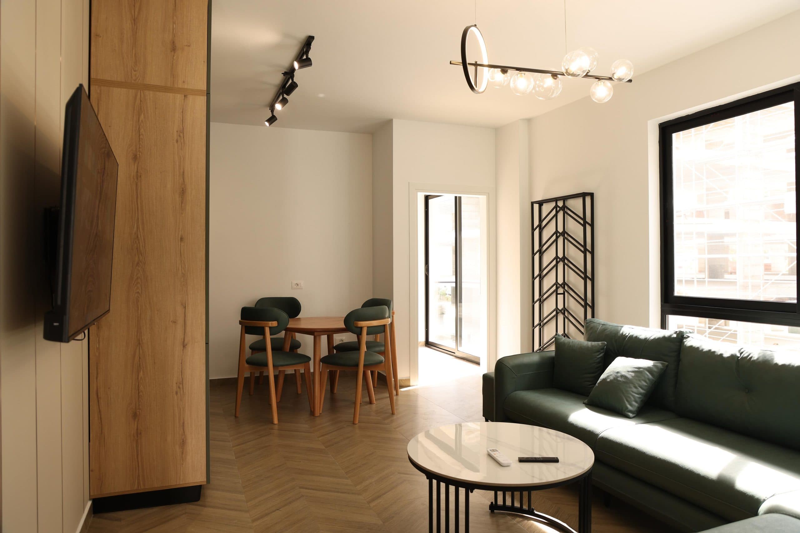 Apartament 2+1 për shitje në zonën prestigjioze të Malit të Robit — vetëm 250 metra nga deti.