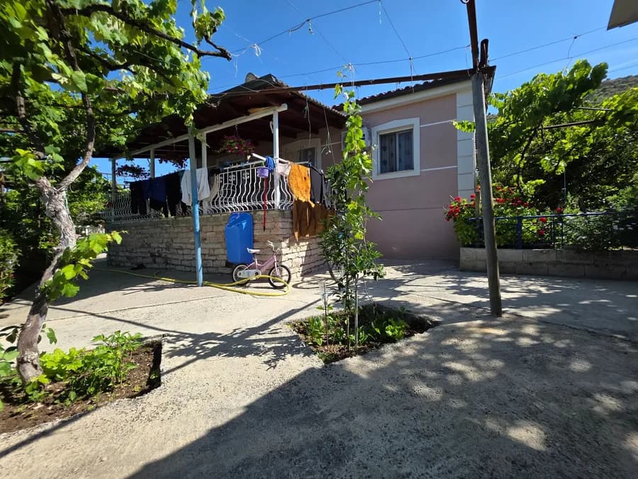 Shtëpi Private e Re e Mobiluar Plotësisht për Shitje Pranë Sarandës | 100 m² 2