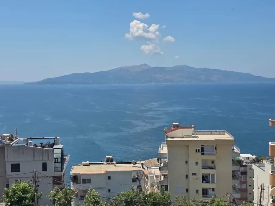 Apartament 2 Dhoma me Pamje nga Deti për Shitje në Sarandë | Pamje nga Deti në Front | I Mobiluar Plotësisht