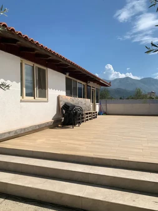 Apartament Privat për Shitje Pranë Sarandës | 3 Dhoma Gjumi, 213 m² Tokë dhe Parkim Privat