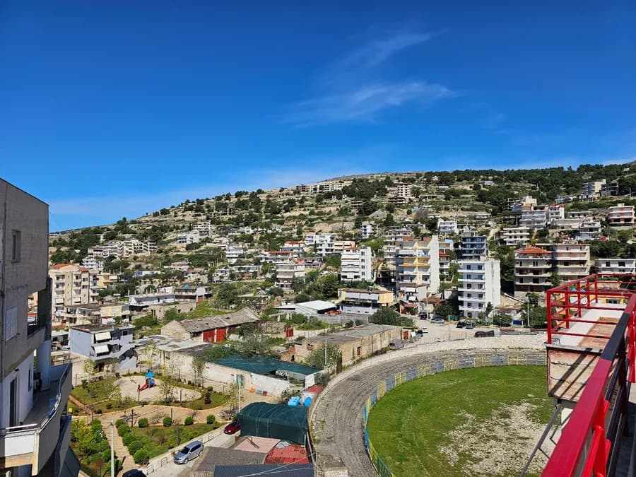 Kodra penthouse-Penthouse me pamje nga deti për shitje. 4