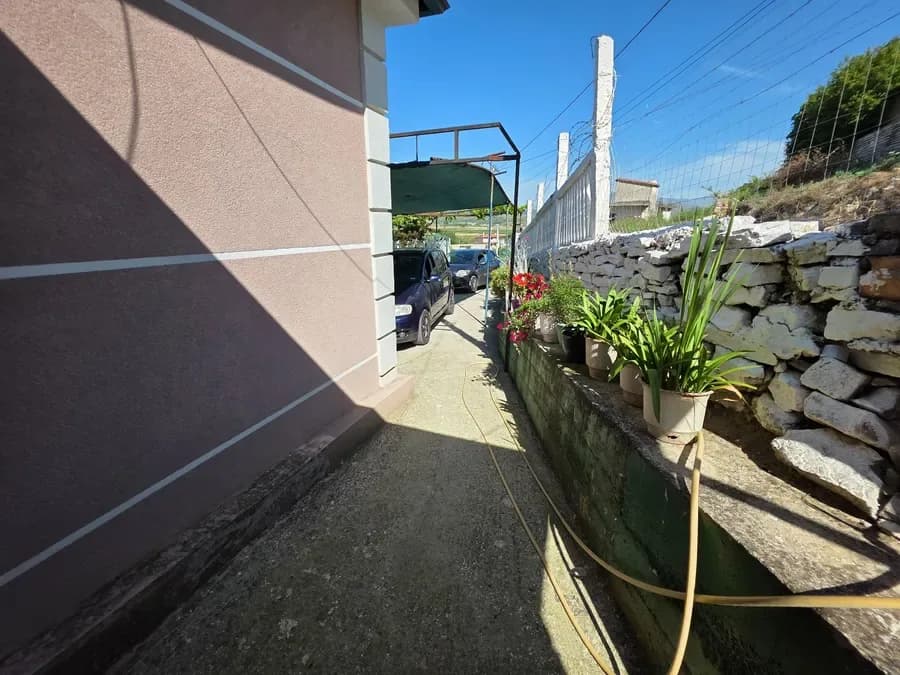 Shtëpi Private e Re e Mobiluar Plotësisht për Shitje Pranë Sarandës | 100 m²