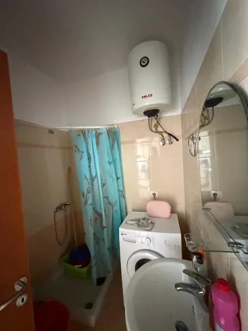 Apartament me 1 Dhomë Gjumi me Pamje nga Deti në Plazhin Zero Zero – Vetëm 100m nga Bregu | Investim Premium në Bregdet