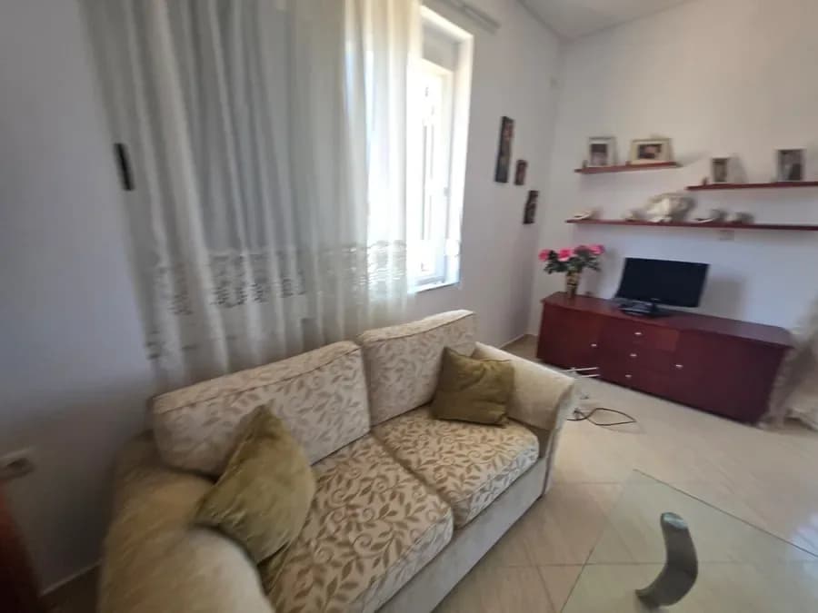 Apartament 2 Dhoma me Pamje nga Deti për Shitje në Sarandë | Pamje nga Deti në Front | I Mobiluar Plotësisht