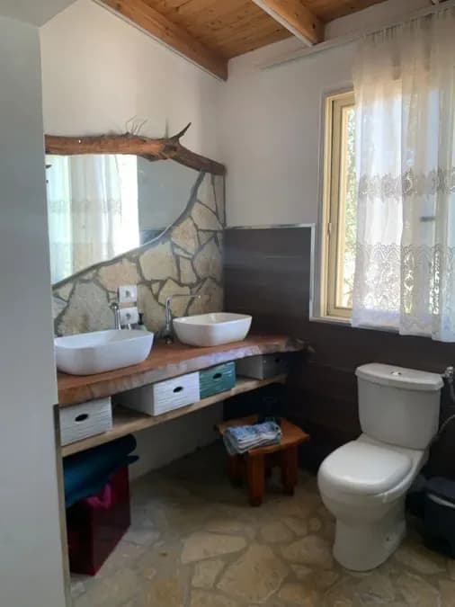 Apartament Privat për Shitje Pranë Sarandës | 3 Dhoma Gjumi, 213 m² Tokë dhe Parkim Privat
