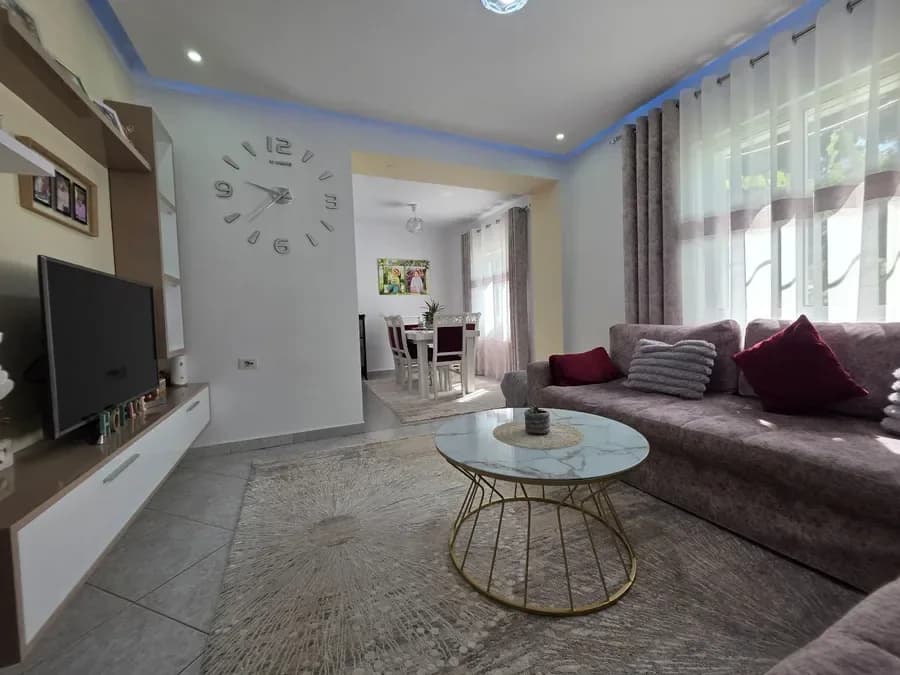 Shtëpi Private e Re e Mobiluar Plotësisht për Shitje Pranë Sarandës | 100 m²