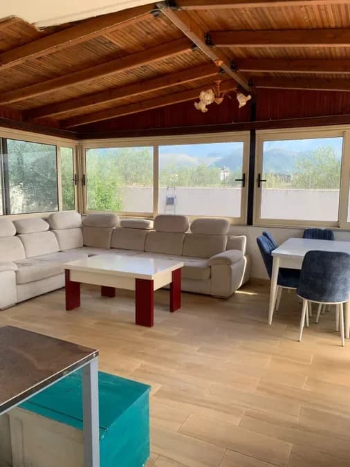 Apartament Privat për Shitje Pranë Sarandës | 3 Dhoma Gjumi, 213 m² Tokë dhe Parkim Privat