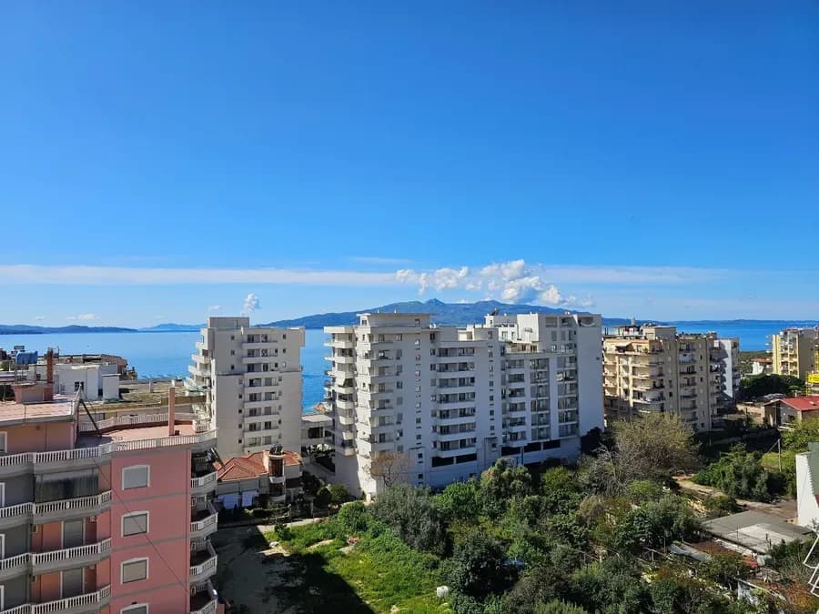 Kodra penthouse-Penthouse me pamje nga deti për shitje. 3