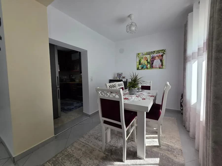 Shtëpi Private e Re e Mobiluar Plotësisht për Shitje Pranë Sarandës | 100 m²