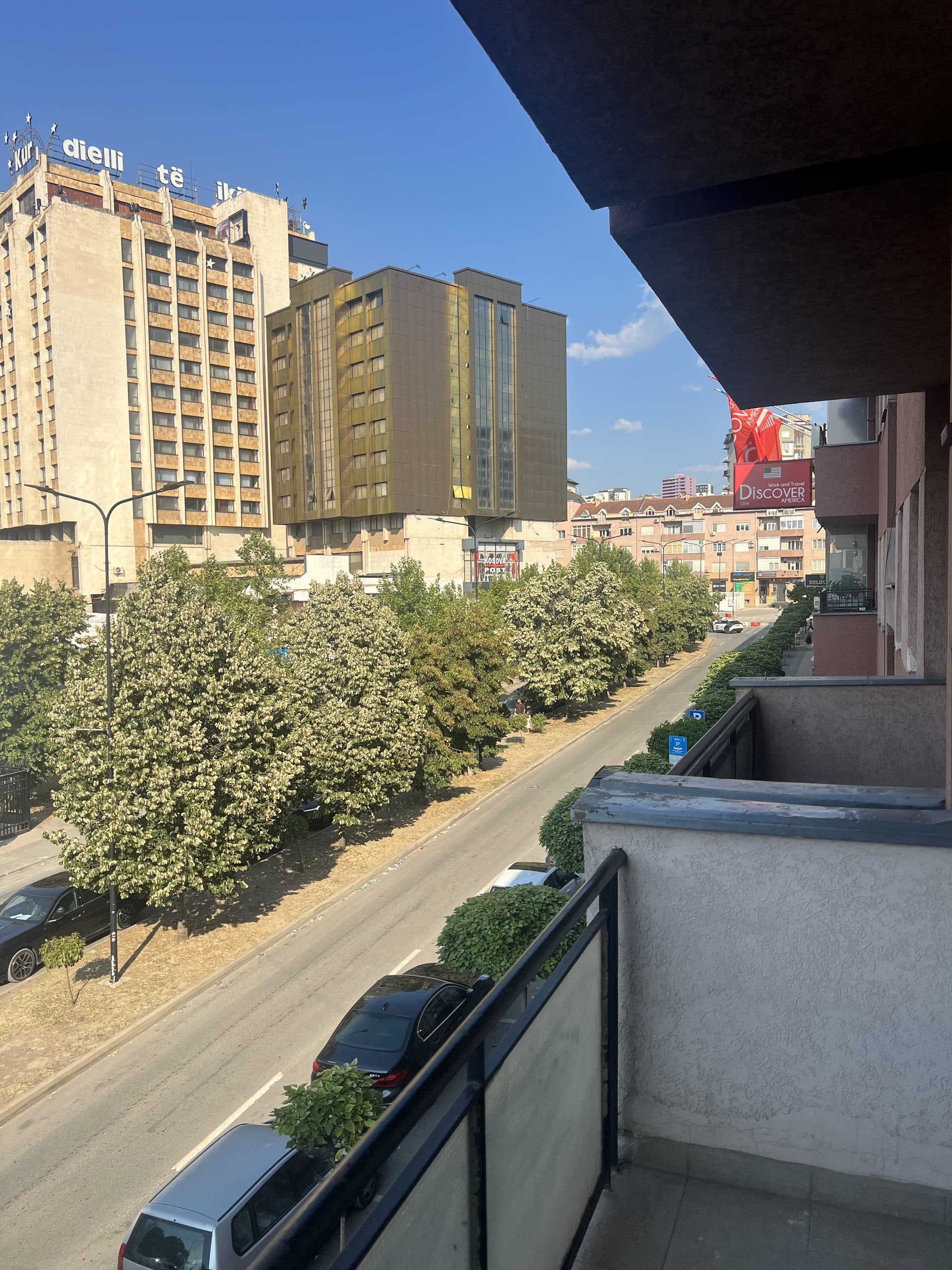 Ipet Zyra me Qera Rruga Garibaldi përball Hotel Grandit BQK
