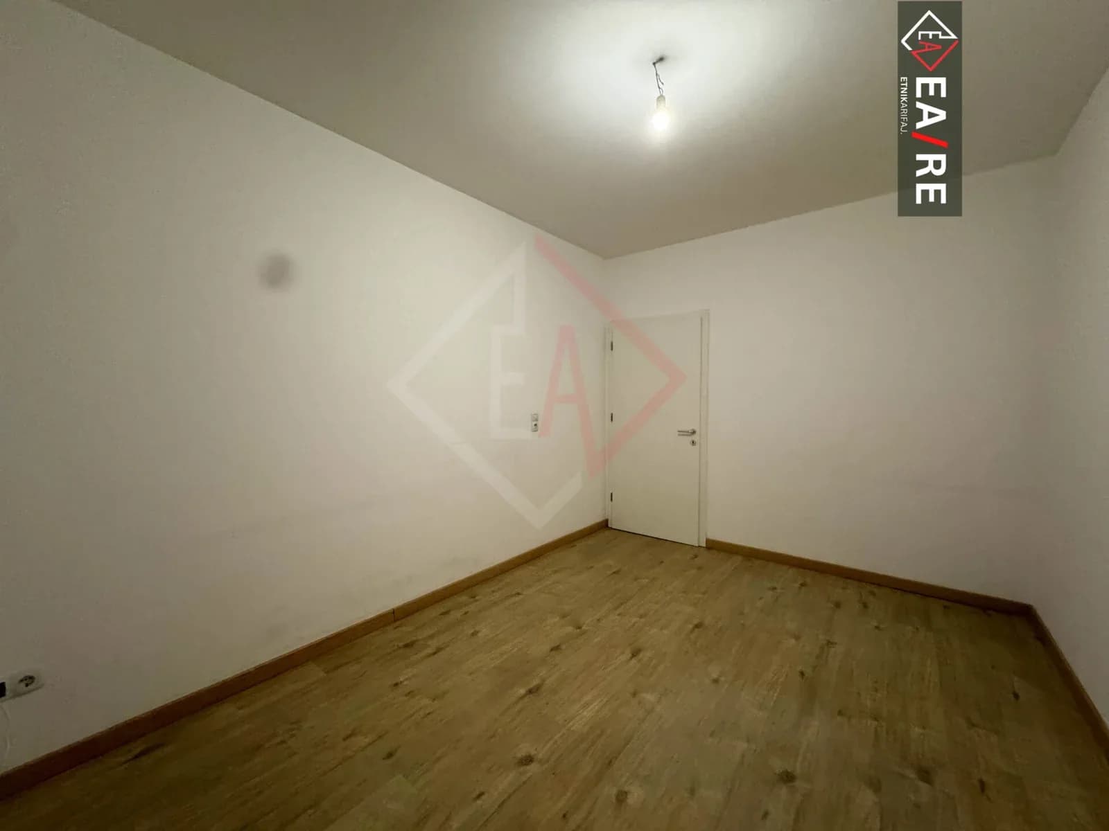 BANES-ZYRE ME QIRA NE RRUGEN C