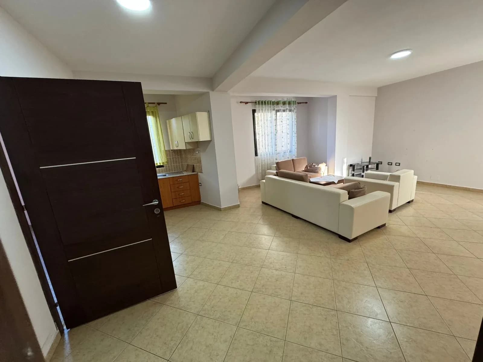Apartament me qira në Tiranë prane “Ambasades Saudite” 2